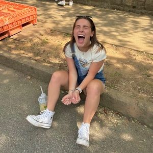 Meet your Posher, Lindsey